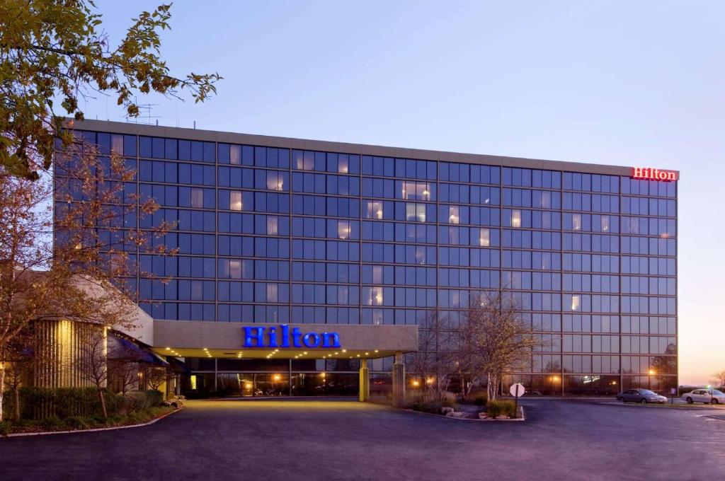 a large building with a hilton sign on it at Hilton Kansas City Airport in Kansas City