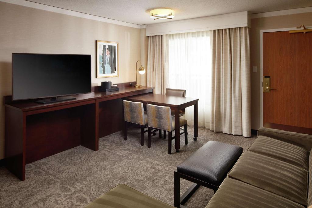 Embassy Suites Tysons Corner - 優れたキングスイート