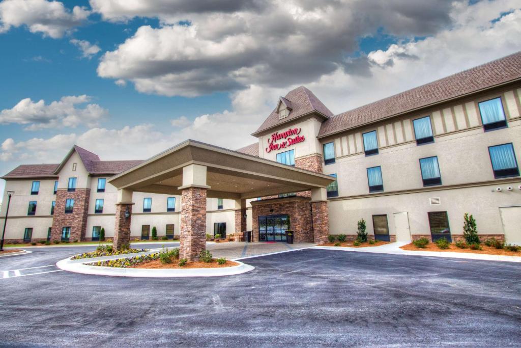 a rendering of a hotel with a parking lot at Hampton Inn & Suites Braselton in Braselton
