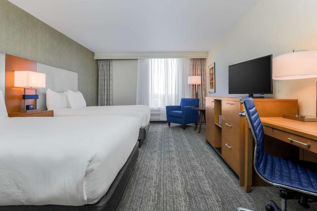 DoubleTree by Hilton Atlanta Airport - Doppelzimmer Mit Zwei Doppelbetten - Zugang Hören