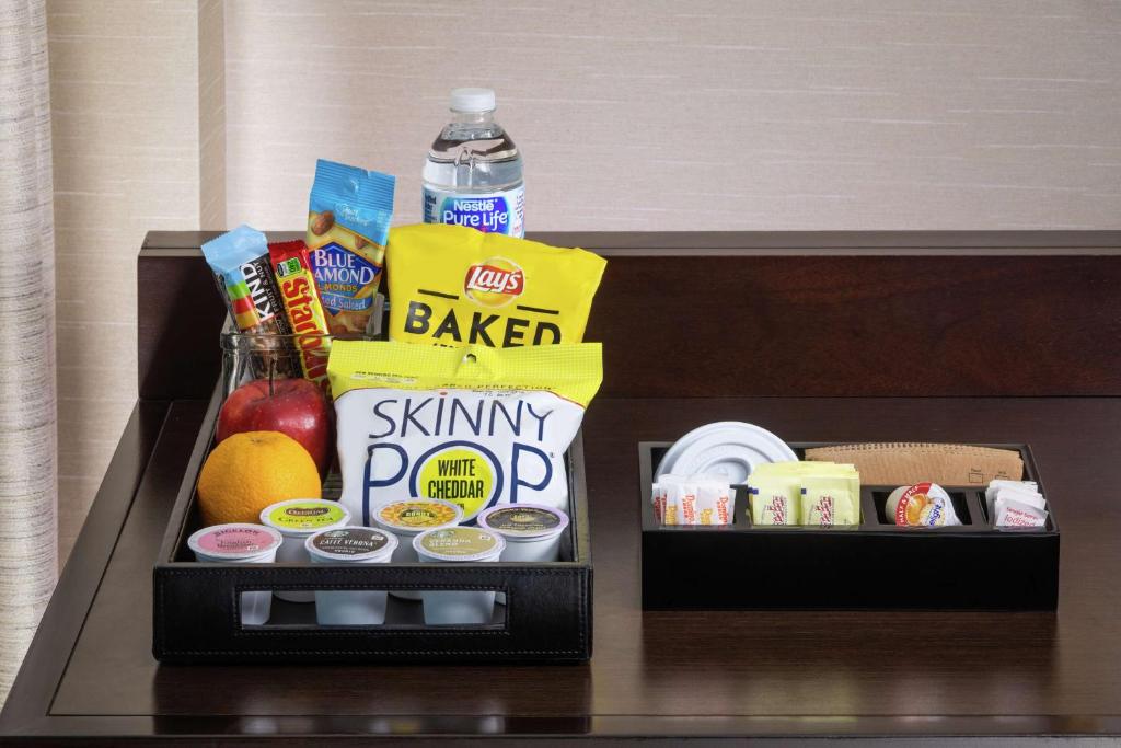 DoubleTree by Hilton Atlanta Airport - Doppelzimmer Mit Zwei Doppelbetten