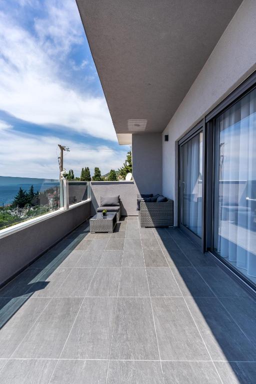 Balkón nebo terasa v ubytování Luxury Apartment Lorena - Private Heated Pool -