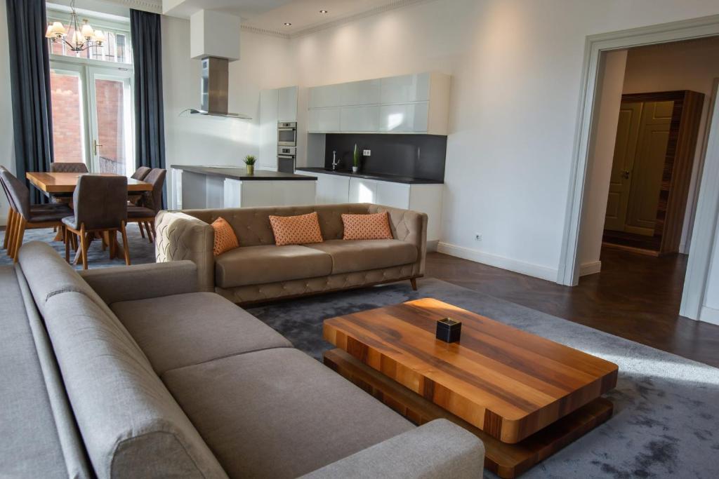 Kuchyňa alebo kuchynka v ubytovaní ZOYA LUXURY RESIDENCE