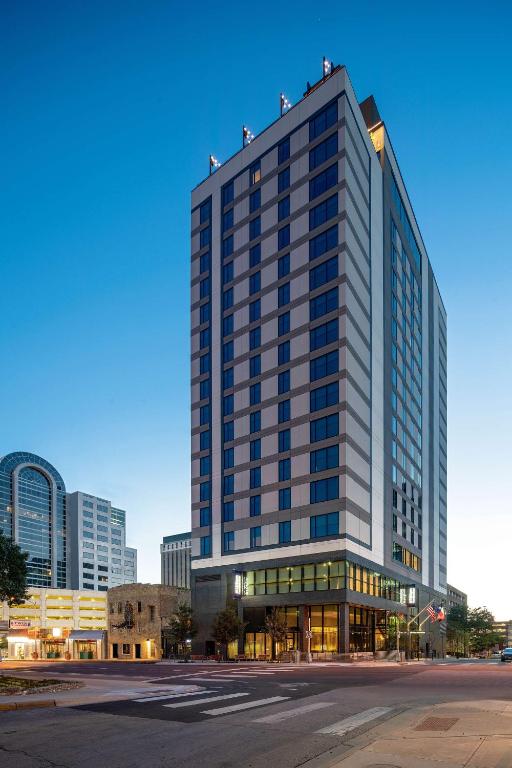 Hilton Garden Inn Austin University Capitol District photo