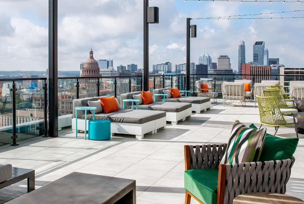 Hilton Garden Inn Austin University Capitol District photo