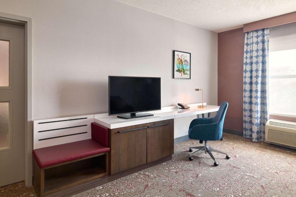 Hilton Garden Inn Bloomington photo