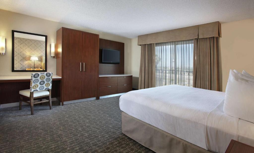Embassy Suites by Hilton Anaheim North - Suite King Two-Room - Non-Smoking