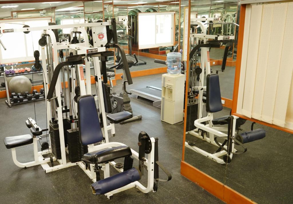 Fitness centrum a/nebo fitness zařízení v ubytování Safeer International Hotel By Brothers International
