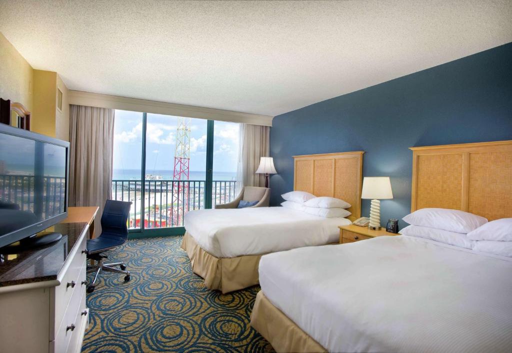 Hilton Daytona Beach Resort - Kamer Met Twee Queen Bedden En Uitzicht Op Het Zwembad