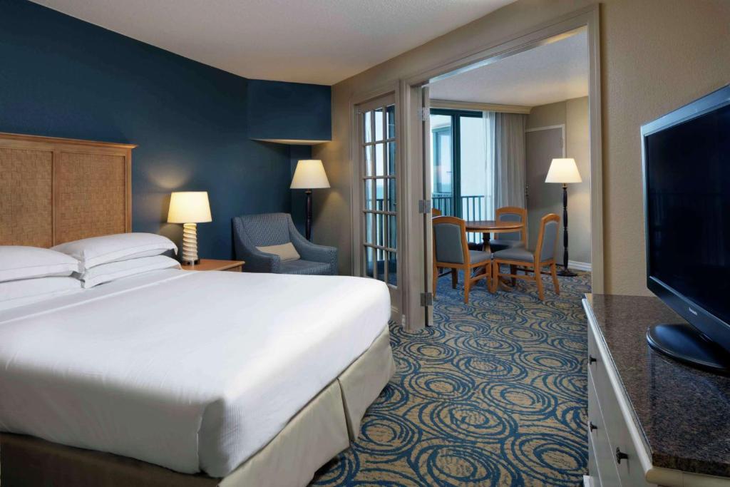 Hilton Daytona Beach Resort - Oceanfront One-Bedroom King Suite
