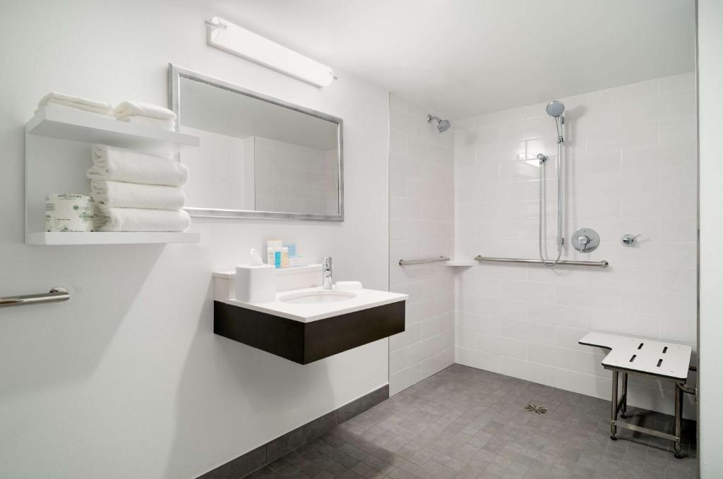 Hampton Inn Philadelphia Center City-Convention Center - 