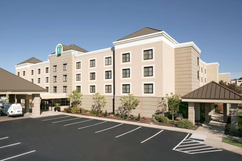 a hotel with a parking lot in front of it at Embassy Suites Cleveland - Beachwood in Beachwood