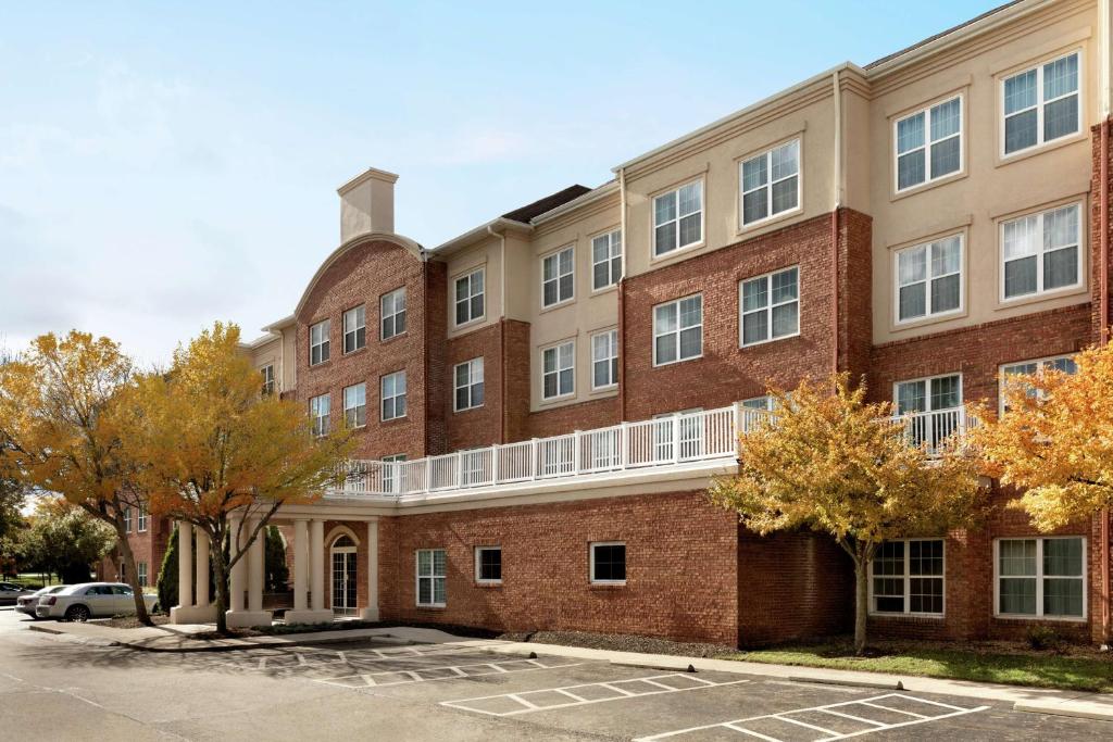 a large brick building with a parking lot at Homewood Suites by Hilton Columbus-Dublin in Dublin