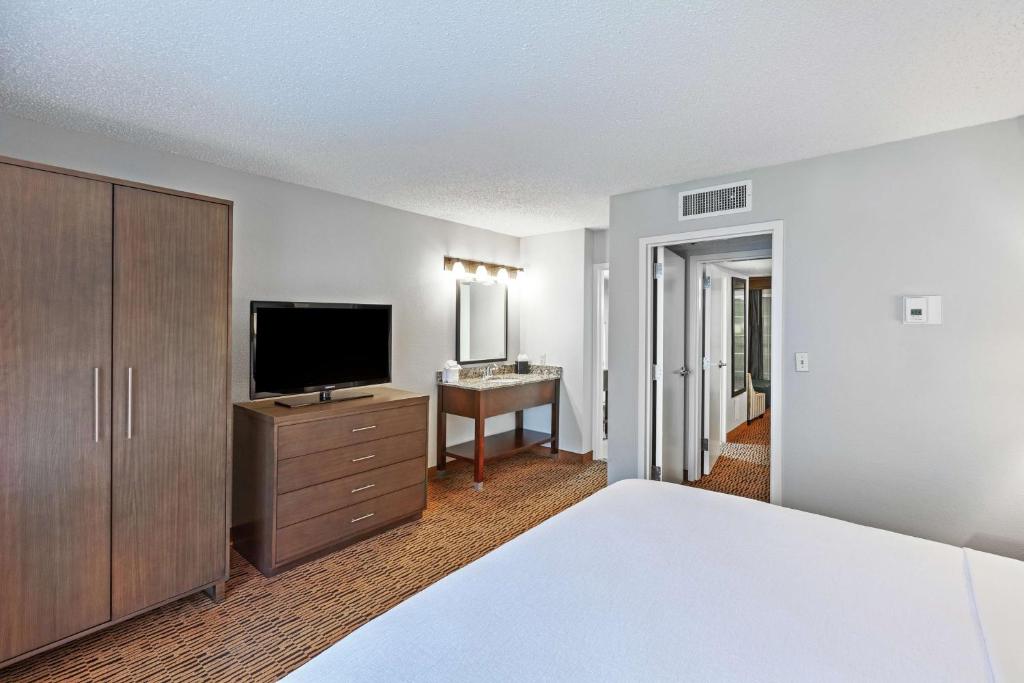 Embassy Suites by Hilton Dallas Market Center - Twee Slaapkamers Suite - Niet -roken