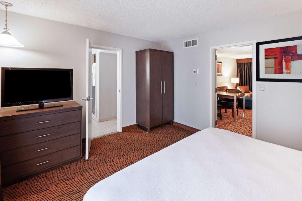 Embassy Suites by Hilton Dallas Market Center - Executive King Room - Niet -roken