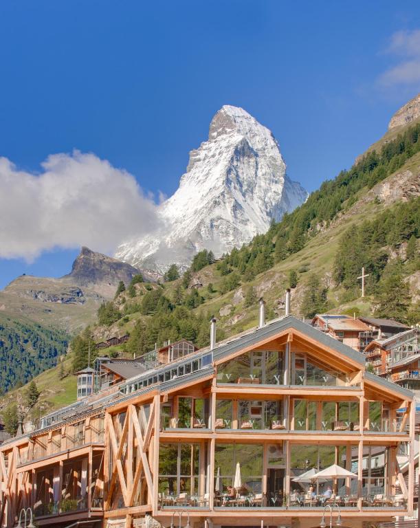 Nespecifikovaný výhled na hory nebo výhled na hory při pohledu z hotelu