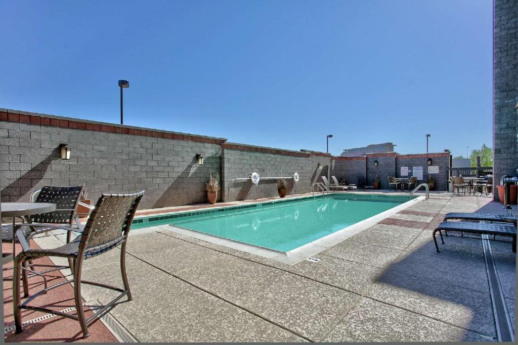 Hampton Inn & Suites Scottsdale at Talking Stick photo