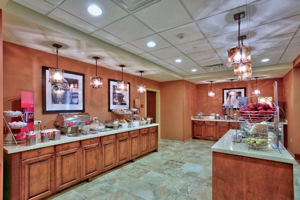 Hampton Inn & Suites Scottsdale at Talking Stick photo