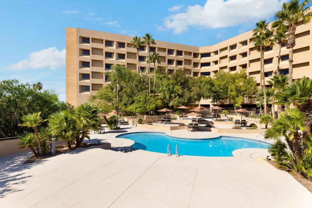 Bazén v ubytování Hilton Tucson East nebo v jeho okolí