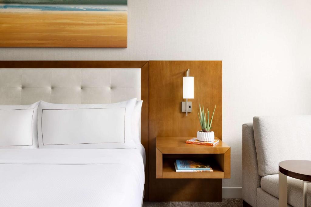 Postel nebo postele na pokoji v ubytování Hilton Tucson East