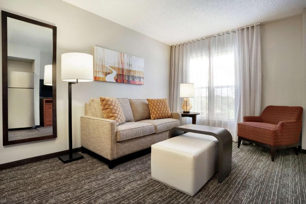 Posezení v ubytování Homewood Suites by Hilton Phoenix-Chandler
