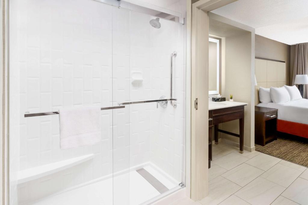 Postel nebo postele na pokoji v ubytování Homewood Suites by Hilton Phoenix-Chandler