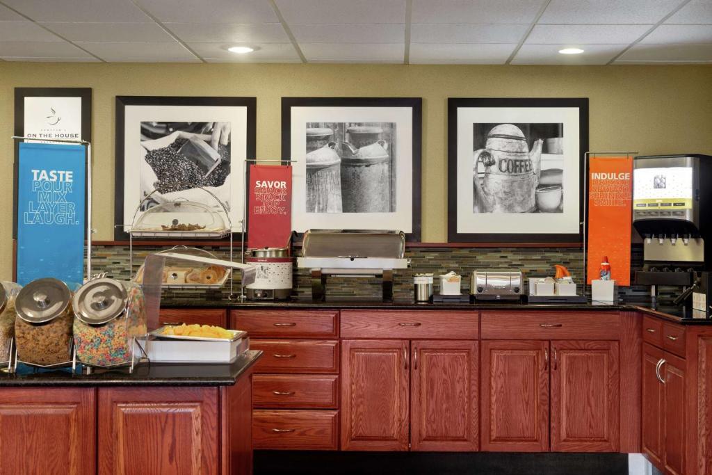 Kuchyň nebo kuchyňský kout v ubytování Hampton Inn Sedona