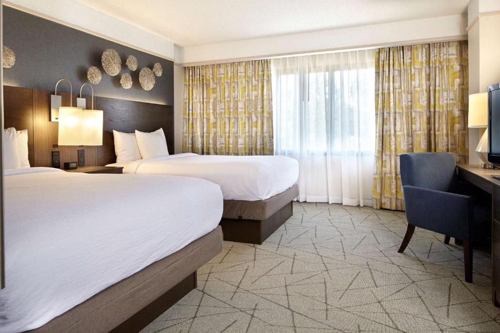 Embassy Suites by Hilton Atlanta Galleria - Hoek Suite Met Twee Queen Bedden