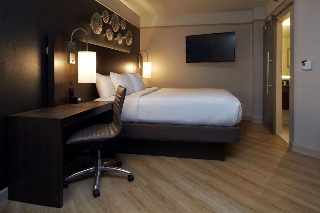 Embassy Suites by Hilton Atlanta Galleria - King Corner Studio
