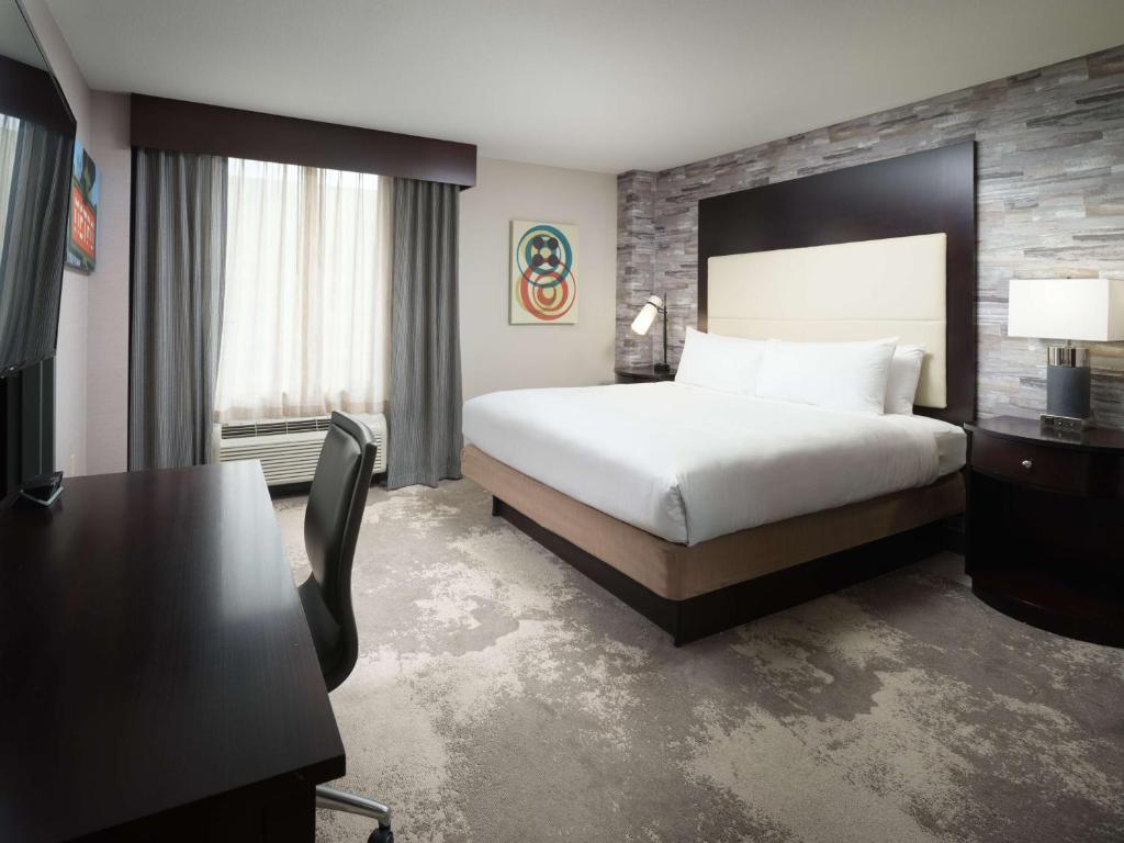 DoubleTree by Hilton Hotel Chattanooga Downtown - 