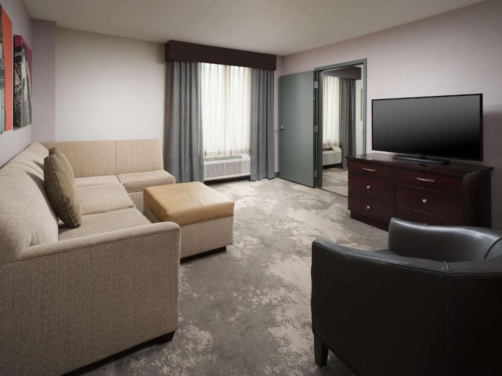 DoubleTree by Hilton Hotel Chattanooga Downtown - 