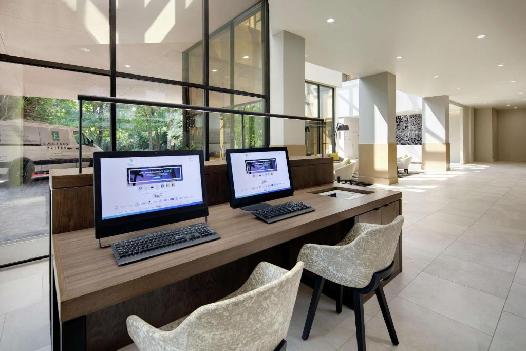 Embassy Suites by Hilton Atlanta Perimeter Center photo