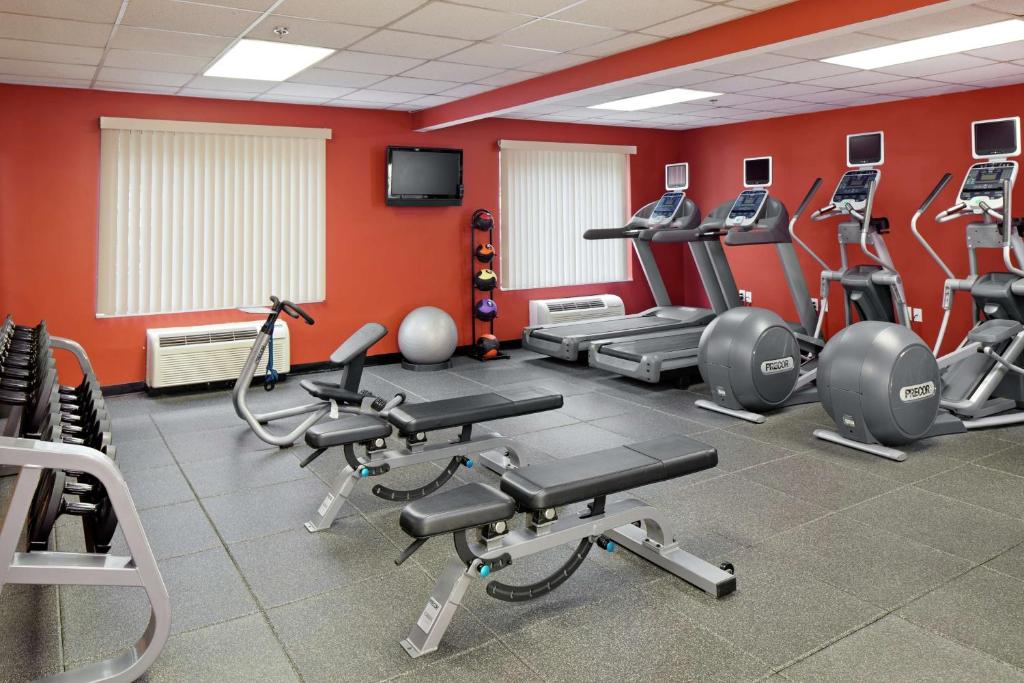 Fitness centrum a/nebo fitness zařízení v ubytování DoubleTree by Hilton Mahwah