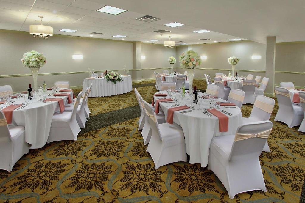 Restaurace v ubytování DoubleTree by Hilton Mahwah