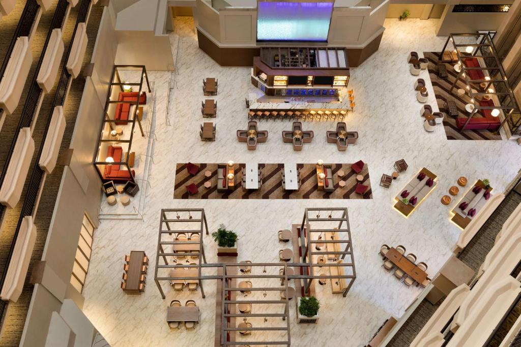 Restaurace v ubytování Embassy Suites by Hilton Phoenix Downtown North