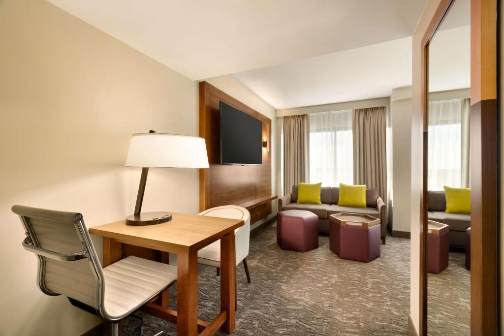 Embassy Suites by Hilton Phoenix Downtown North - マグ ダイ の 王 ボン 出身 の 王 マグ .