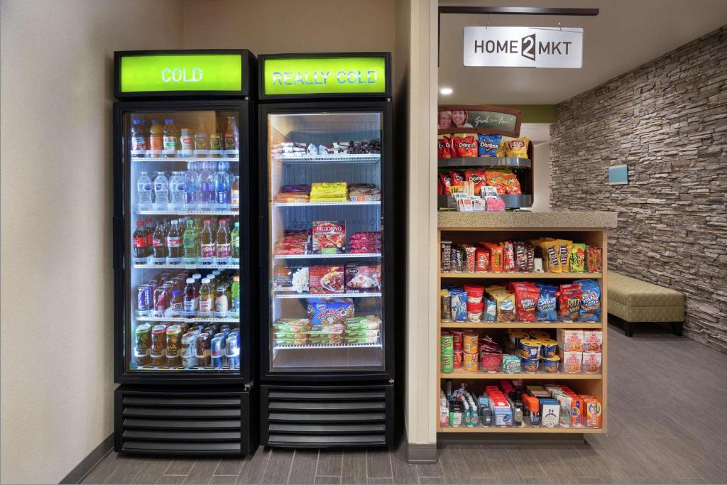 Supermarket nebo jiné obchody v  hotelu nebo okolí