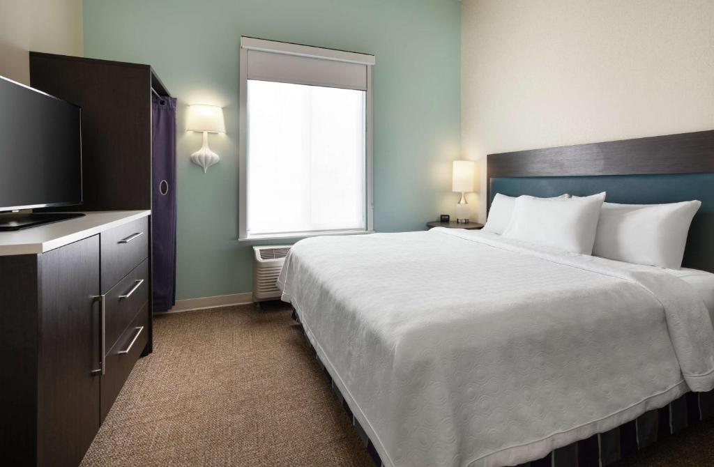 Postel nebo postele na pokoji v ubytování Home2 Suites by Hilton Anchorage/Midtown