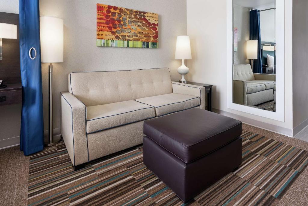 Posezení v ubytování Home2 Suites by Hilton Anchorage/Midtown