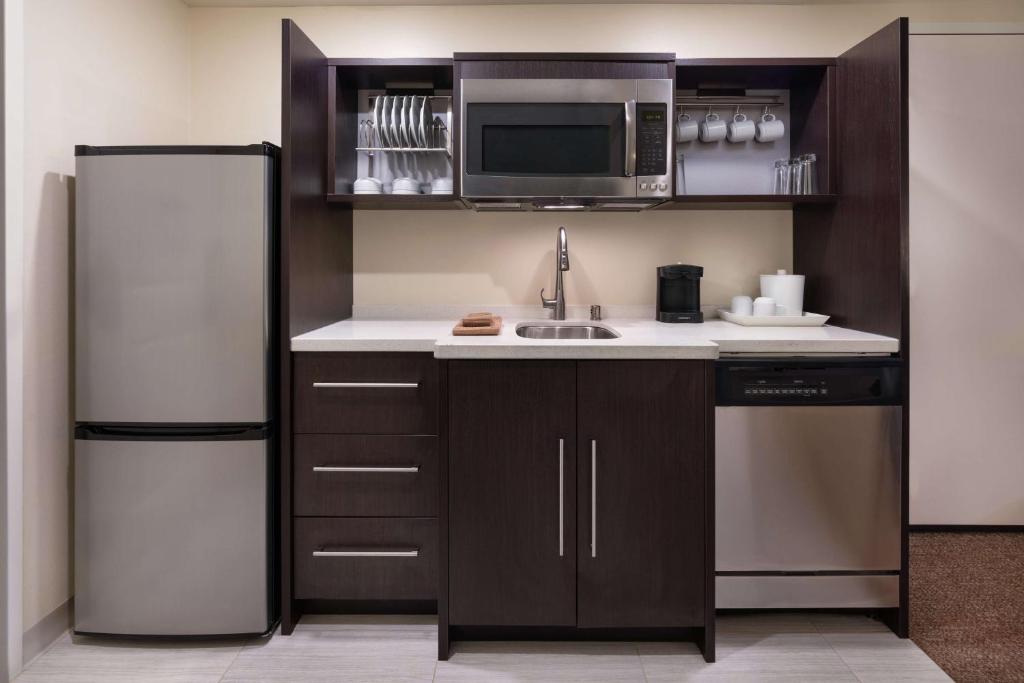 Kuchyň nebo kuchyňský kout v ubytování Home2 Suites by Hilton Anchorage/Midtown