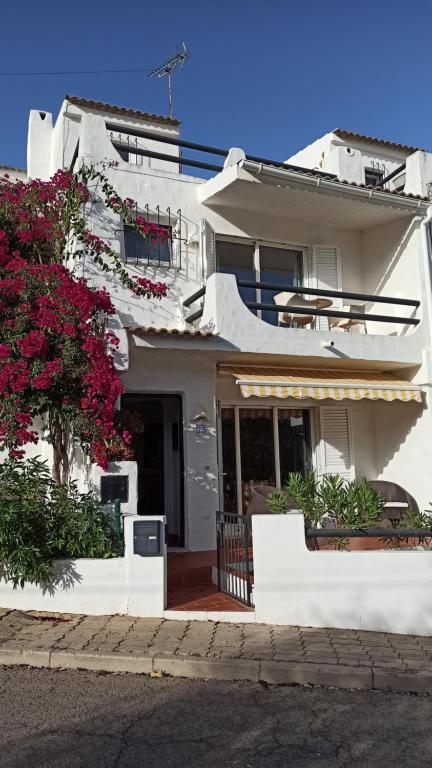 Το κτήριο όπου στεγάζεται  η παραθεριστική κατοικία