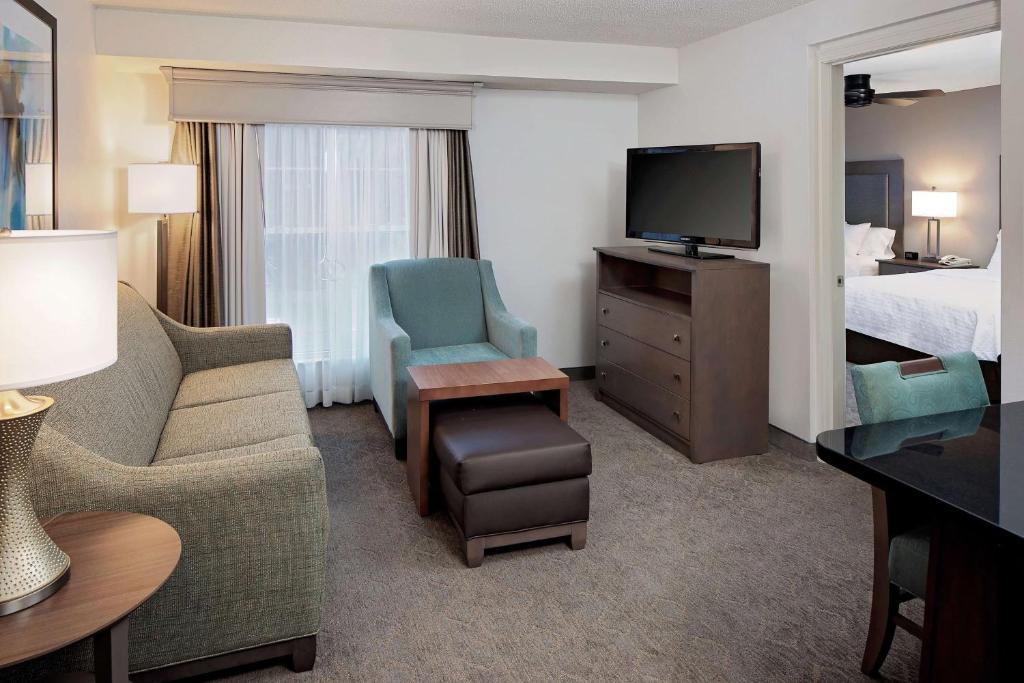 Homewood Suites by Hilton - Boston/Billerica-Bedford - Two-Bedroom Suite - Disability Access/Non-Smoking