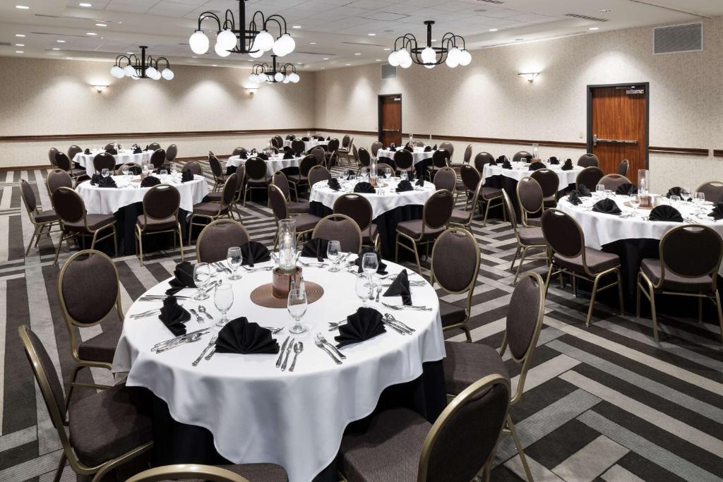 Restaurace v ubytování Embassy Suites Anchorage