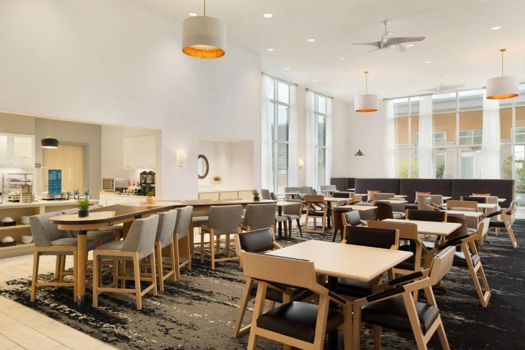 Restaurace v ubytování Homewood Suites By Hilton SLC/Draper