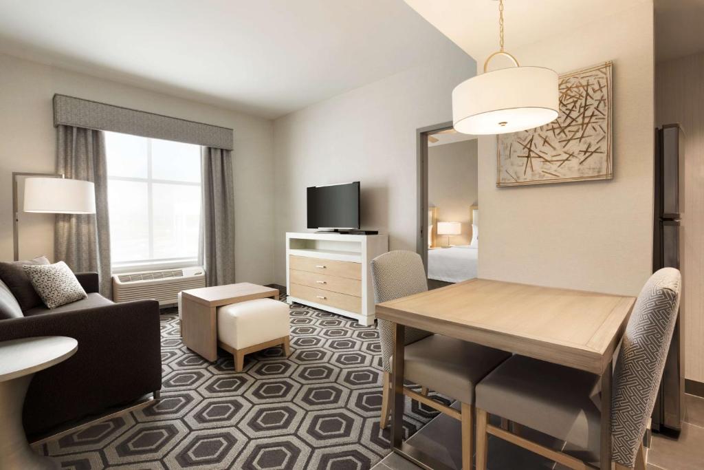 TV a/nebo společenská místnost v ubytování Homewood Suites By Hilton SLC/Draper