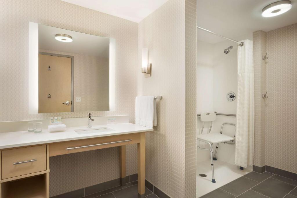 Koupelna v ubytování Homewood Suites By Hilton SLC/Draper