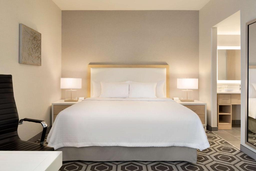 Postel nebo postele na pokoji v ubytování Homewood Suites By Hilton SLC/Draper