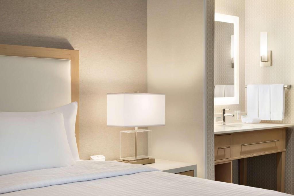 Postel nebo postele na pokoji v ubytování Homewood Suites By Hilton SLC/Draper