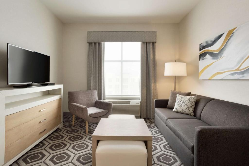 TV a/nebo společenská místnost v ubytování Homewood Suites By Hilton SLC/Draper