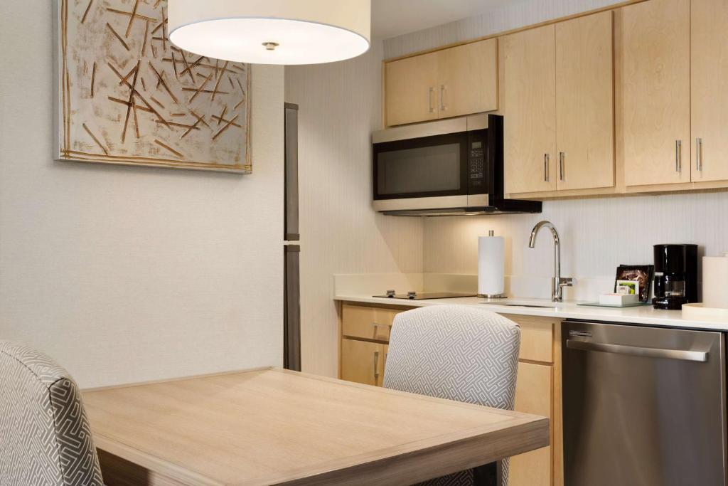 Kuchyň nebo kuchyňský kout v ubytování Homewood Suites By Hilton SLC/Draper